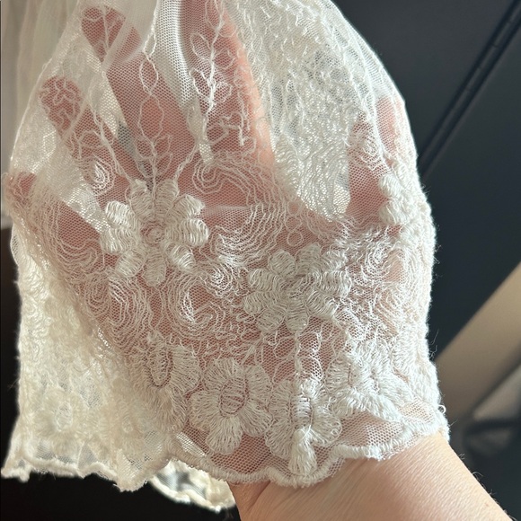 American Eagle Womens Cream Lace Blouse Bell Sleeves Lace Cuffs Boho Fairy Femme - Picture 4 of 16